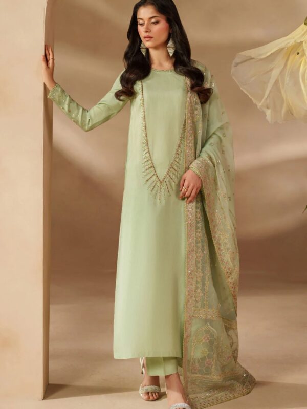 Naqshi Pakistan 0fficial dresses in UK online
