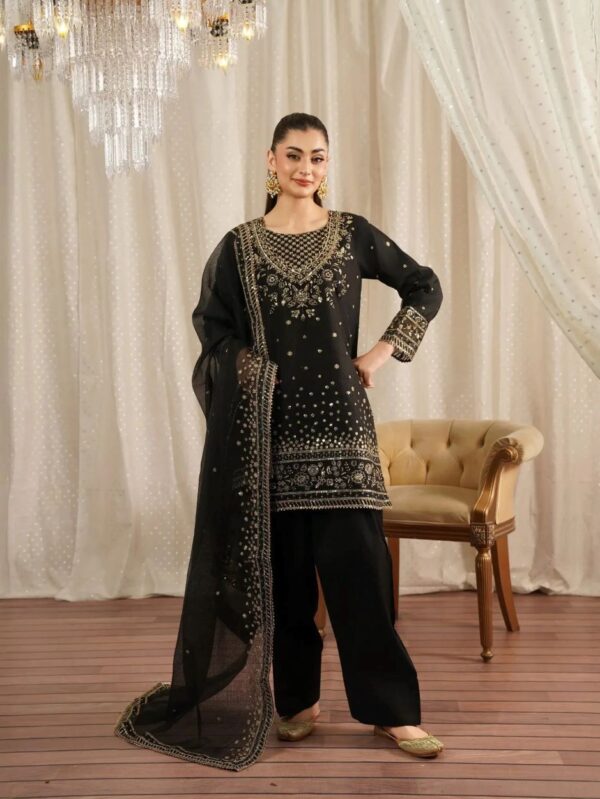 Pakistani Formal dresses in UK online