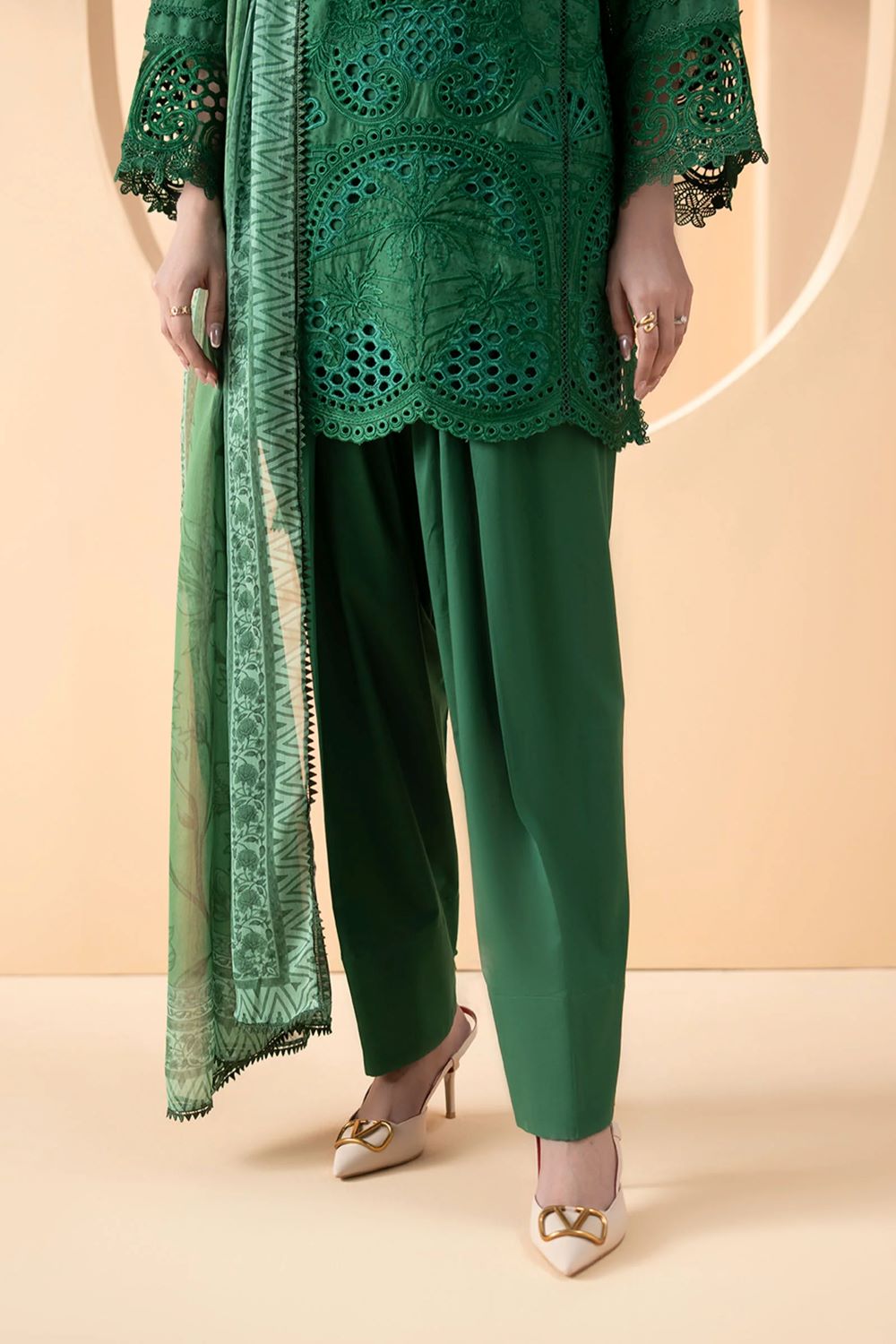 Maria.B |3 Piece Embroidered Dobby Lawn Suit | DW-EF26-02 | Ready to wear - Image 6