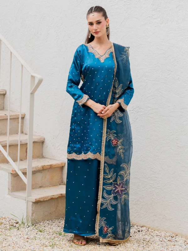 Pakistani Luxury dresses Festive collection in UK online